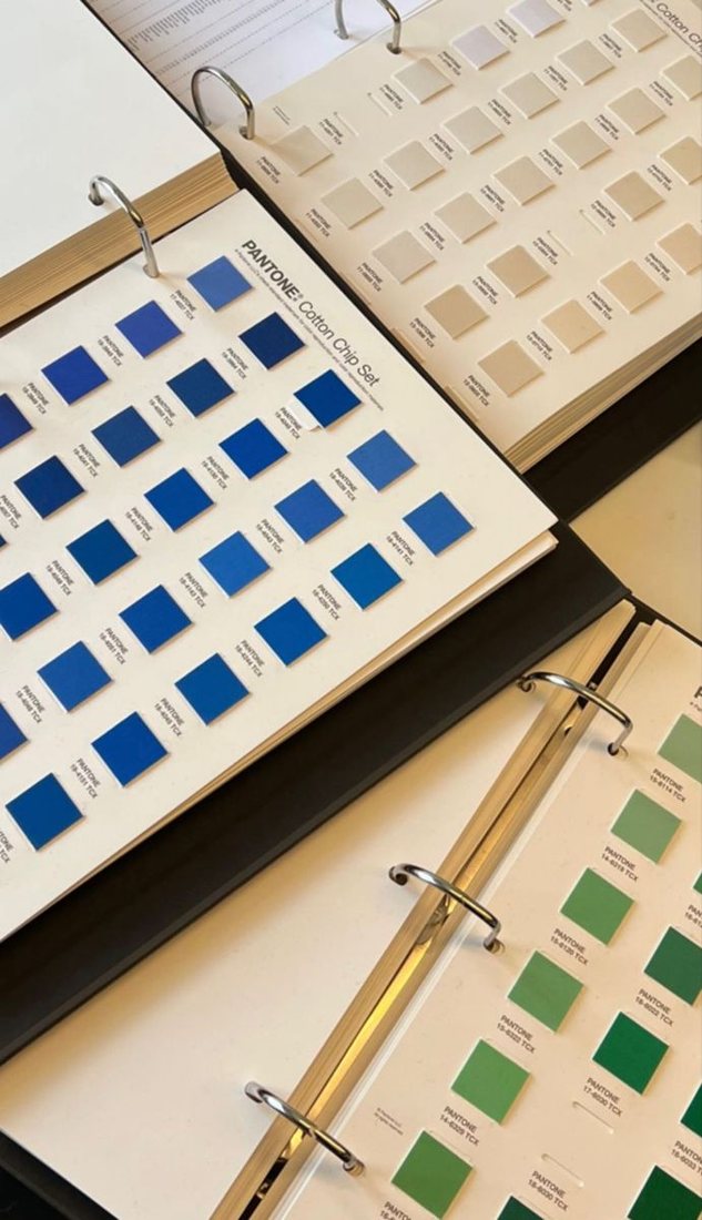 Cartas de color Pantone usadas en el desarrollo de telas D&D